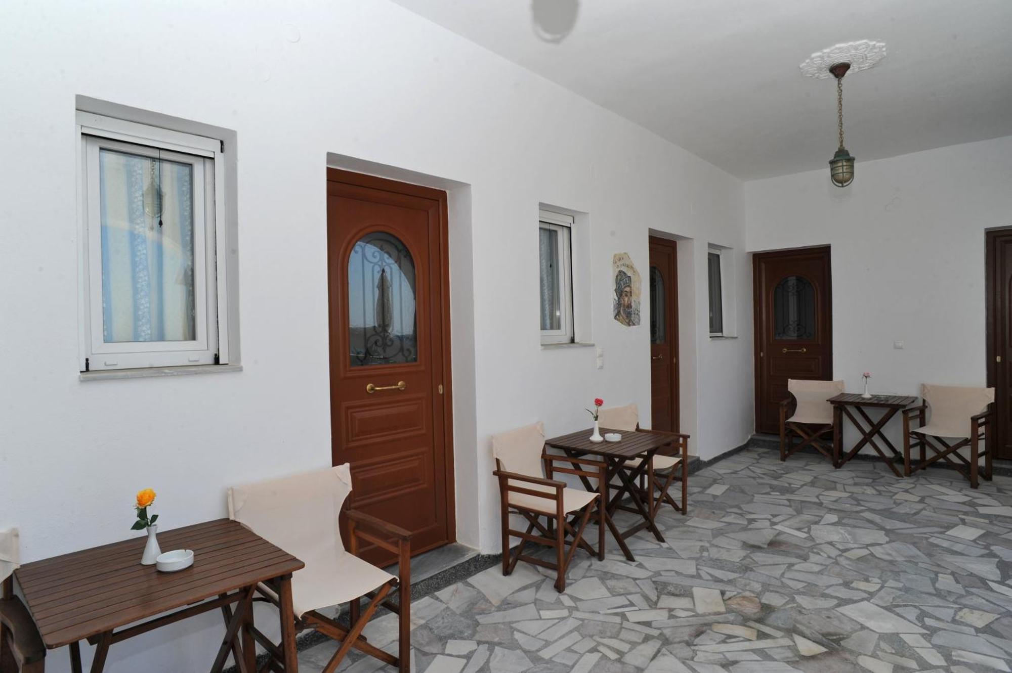 Kionia Apartments Luaran gambar